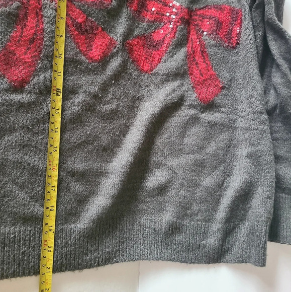 Abercrombie & Fitch women's sweater sz.XS loose fit Sequin red bows (A2) - Picture 7 of 8